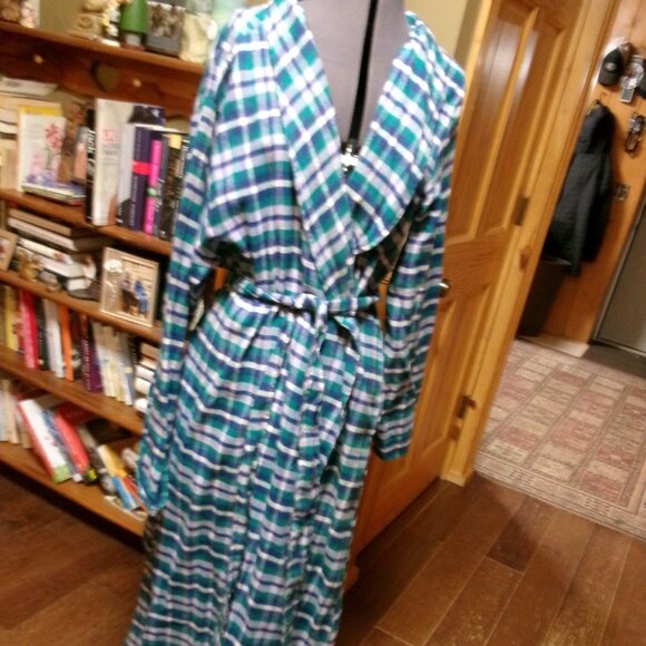 LADIES DREAM CO LONG AQUA PLAID ROBE FLANNEL LONG 1 X - Picture 1 of 6
